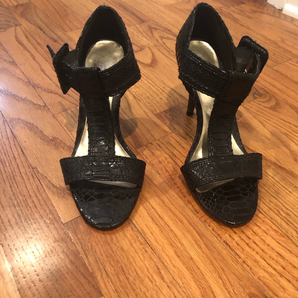 Black snake pattern ankle strap heels🥑🥑🥑